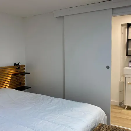 Bright New 32 M Cocoon Apartman